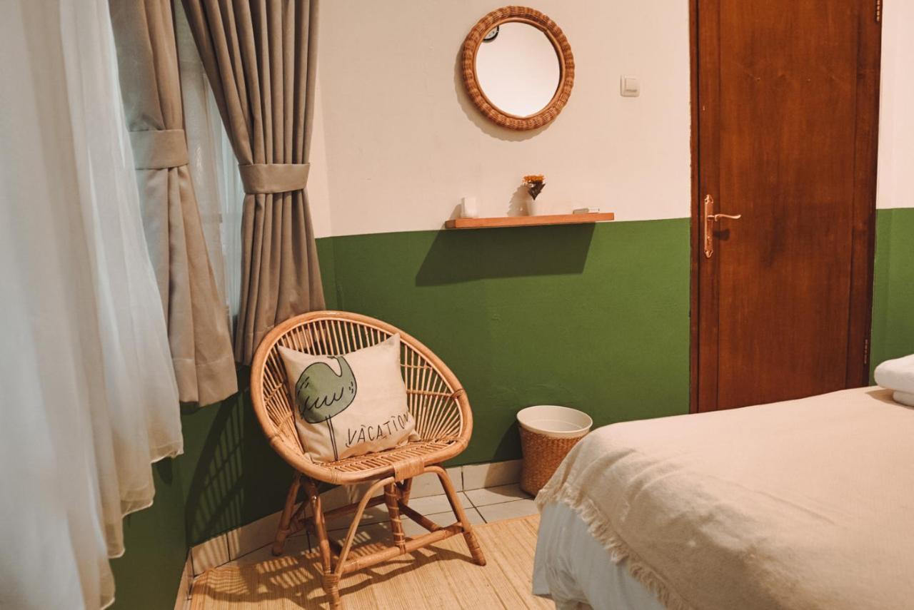 Bed and Breakfast Roemah Renjana Бандунг Экстерьер фото